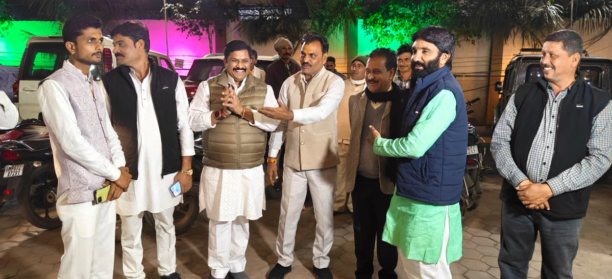 DrKPSinghYadav's tweet image. अशोकनगर के मंगल पैलेस में सरपंच श्री बृजेंद्र सिंह यादव गणेशखेड़ा वाले सुपुत्र एवं श्री समुंदर सिंह यादव जी कोहरवास सुपुत्री के शुभ विवाह समारोह में सम्मिलित होकर शुभकामनाएं प्रेषित की