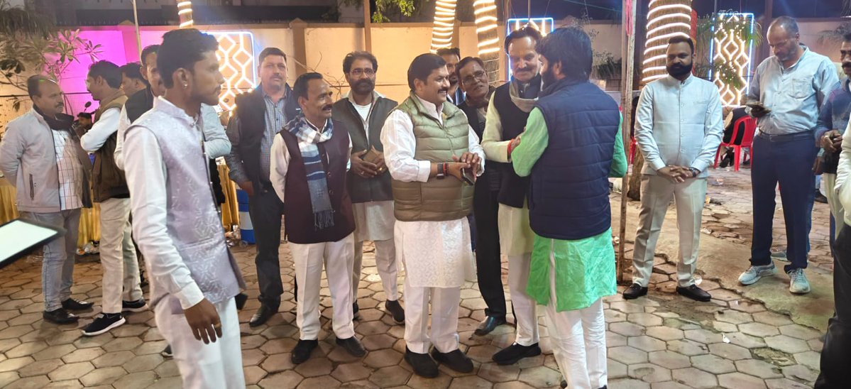 DrKPSinghYadav's tweet image. अशोकनगर के मंगल पैलेस में सरपंच श्री बृजेंद्र सिंह यादव गणेशखेड़ा वाले सुपुत्र एवं श्री समुंदर सिंह यादव जी कोहरवास सुपुत्री के शुभ विवाह समारोह में सम्मिलित होकर शुभकामनाएं प्रेषित की