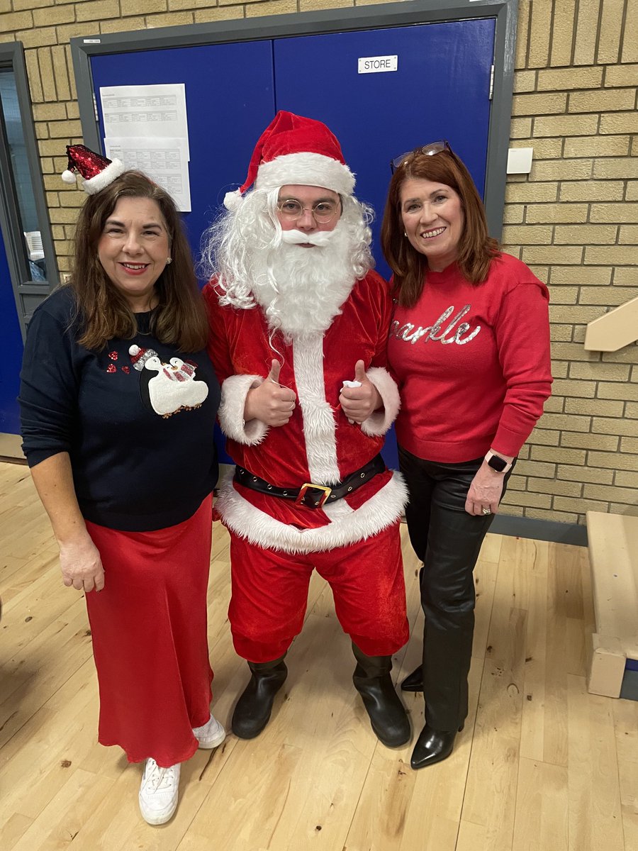 Superb start to the festive season this morning at our Christmas fair!Well done to all our choirs,trad group and staff band!                                           ⁦<a href="/_stgens/">St. Genevieve's</a>⁩ ⁦<a href="/stgensAP/">Cathy Austin</a>⁩