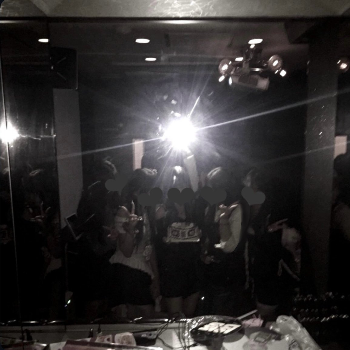 달 tweet media