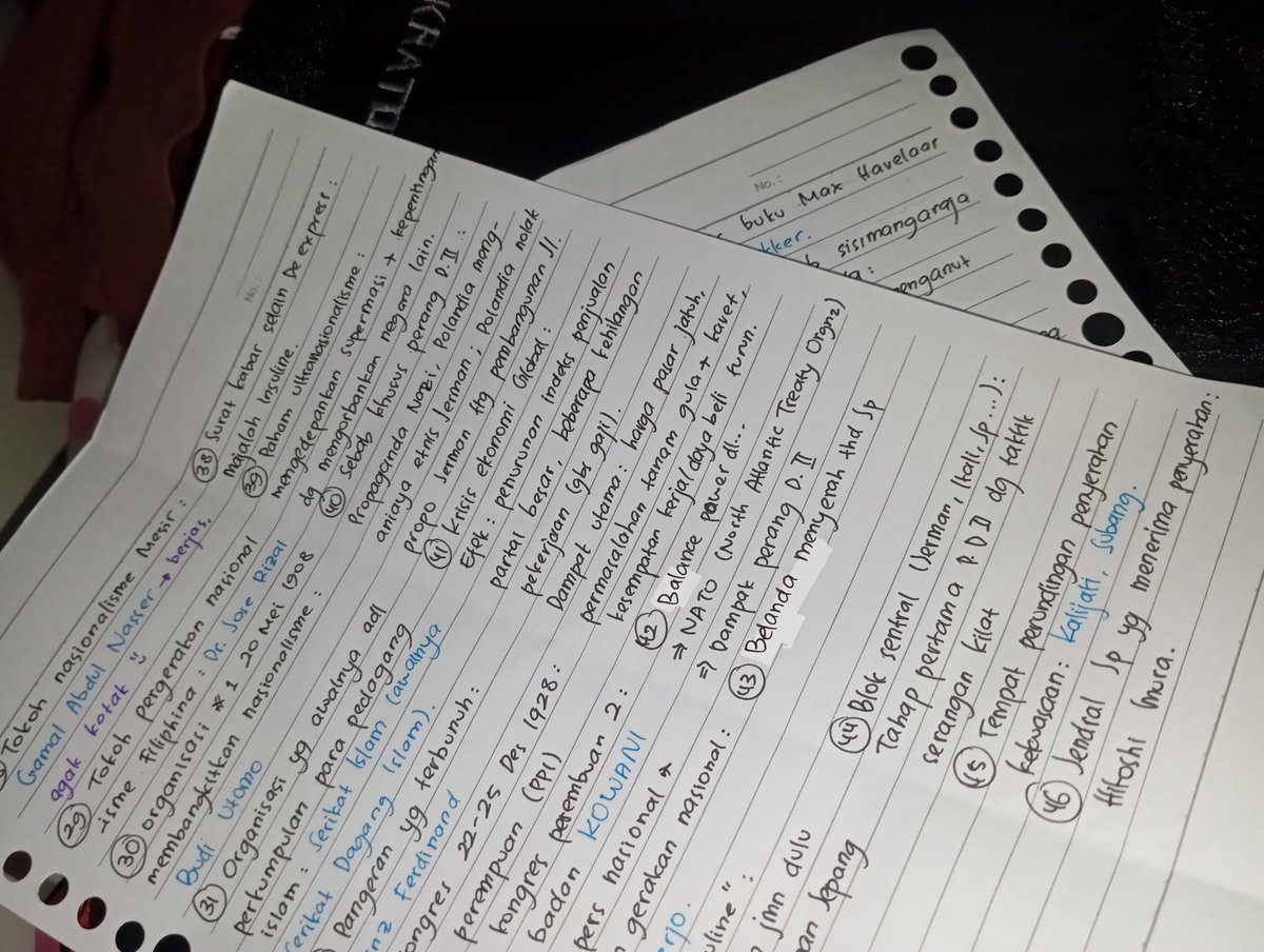 suzummer's tweet image. 291125 — HAYIIII GUYSSS 😣 udah lama banget ga up hehe (lupak) :3 jadii hari ini aku belajar matlan sama sejarah gusy soalnya senin pas jadwalnya itu hihi ^____^ agak pegel dikit yah punggu sm tangannya :0