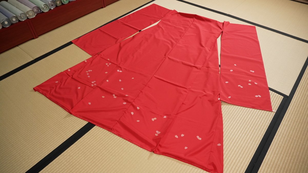 nippon_ikitai's tweet photo. 明日夜8時30分〜　#テレ東
#ニッポン行きたい人応援団 90分拡大SP

「ジャパンブルー」として日本を象徴する青い染料
“藍染め”に熱中するイタリア人🇮🇹を日本へご招待✈️

完成まで１００日かかる超過酷作業

藍と紅を重ねて染める
激レア染料のコラボ「二藍」に挑戦🔥

#織田信成 #高橋茂雄 #眞鍋かをり https://t.co/h4MYB1JsFe