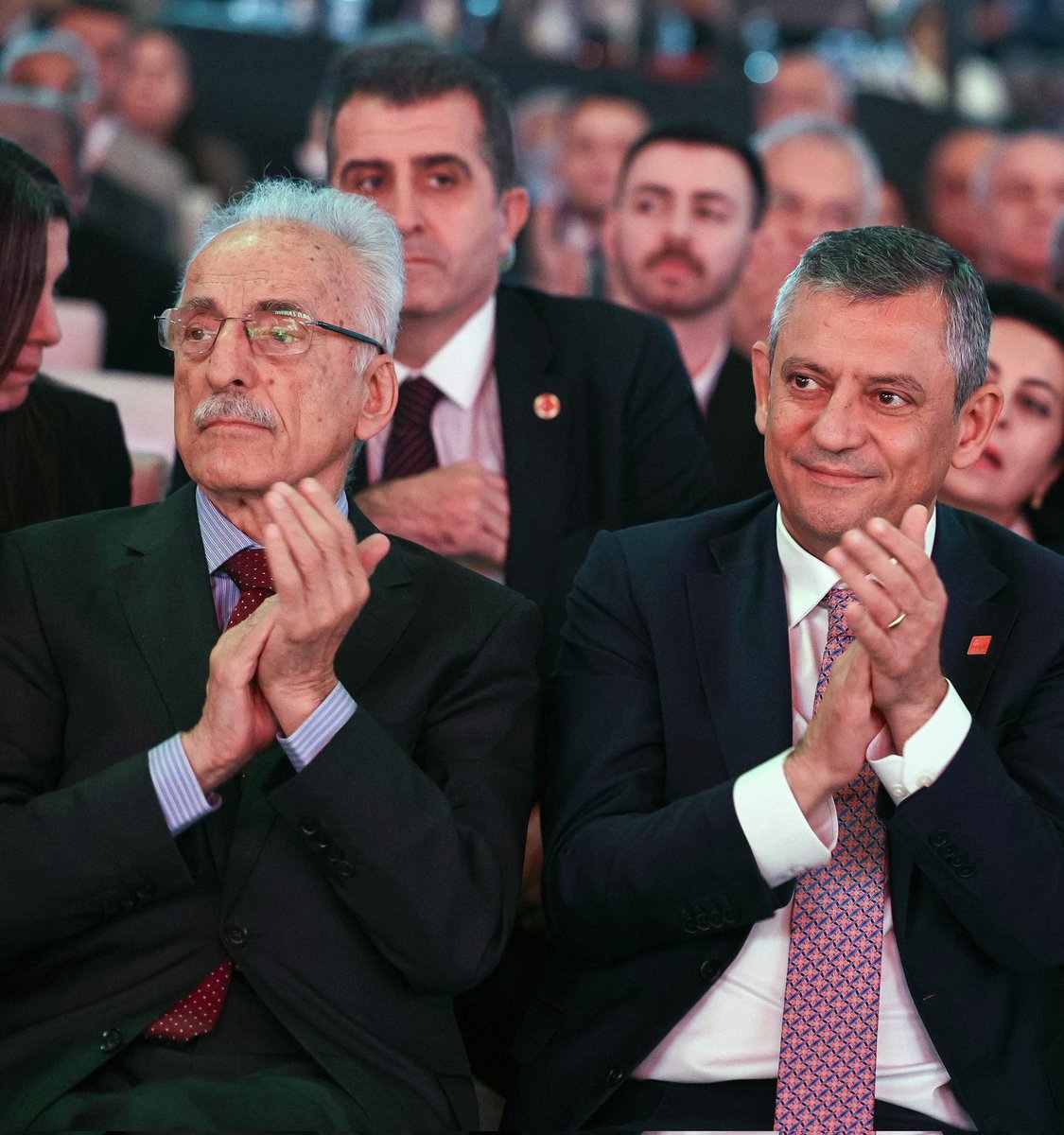 Partimizin 39. Olağan Kurultayı'nda yeniden Genel Başkanlığa seçilen Sayın Özgür Özel'i yürekten kutluyorum.