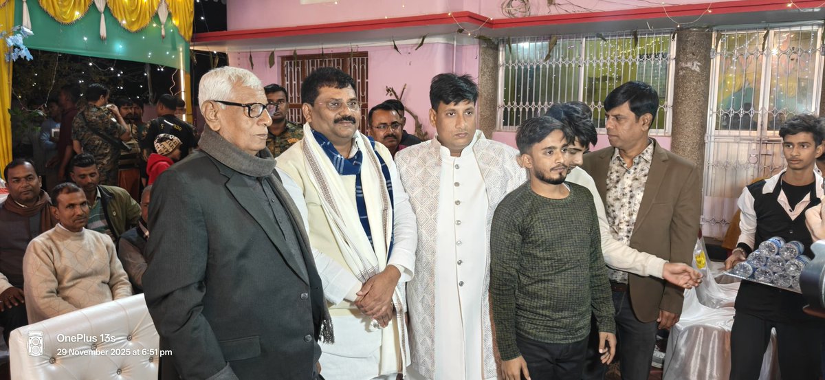 JDUUmeshSingh's tweet image. महनार विधानसभा क्षेत्र अंतर्गत चमरहरा में श्री परमेन्द्र सिंह उर्फ़ नन्की सिंह जी के यहाँ आयोजित मांगलिक समारोह में सम्मिलित होकर परिवारजनों को हार्दिक शुभकामनाएँ प्रेषित कीं।