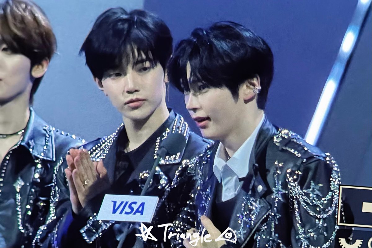 𝒕𝒓𝒊𝒂𝒏𝒈𝒍𝒆🩵🩷 tweet media