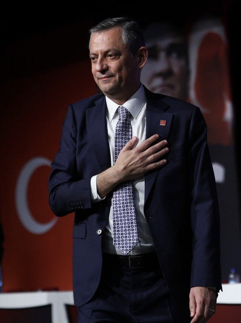 Sayın Özgür Özel, tarihi bir oyla yeniden Cumhuriyet Halk Partisi Genel Başkanı seçilmiştir.

Bu sonuç, partimizin birlik ve kararlılığının en güçlü göstergesidir. 

Genel Başkanımız, geçerli oyların tamamını alarak Cumhuriyet Halk Partisi ve ülkemiz için yeni bir dönemin