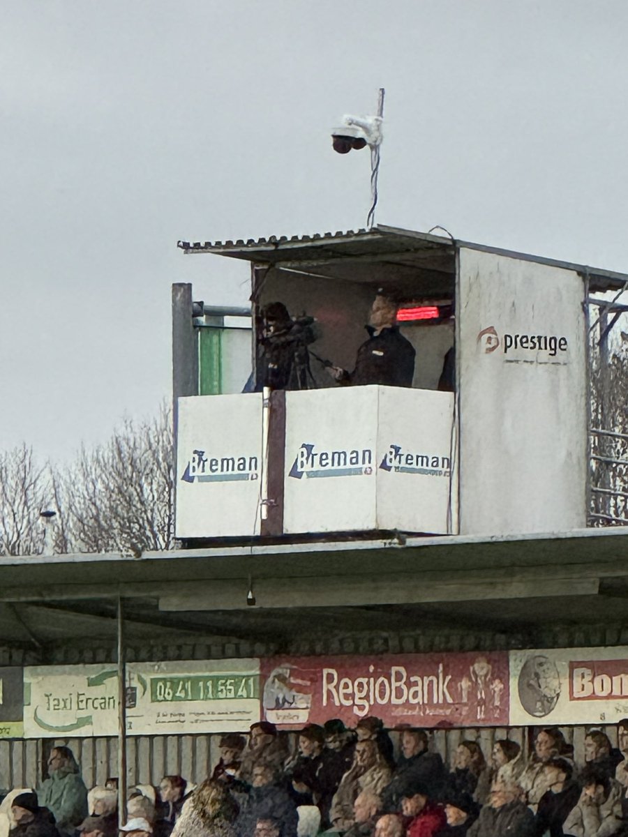 Als je van het voetbal niet warm wordt steekt het team van <a href="/Bremannet/">BREMAN.NET - DRONE en MEDIA</a> de kachel we aan van sponsor <a href="/eurom/">Oscar</a>