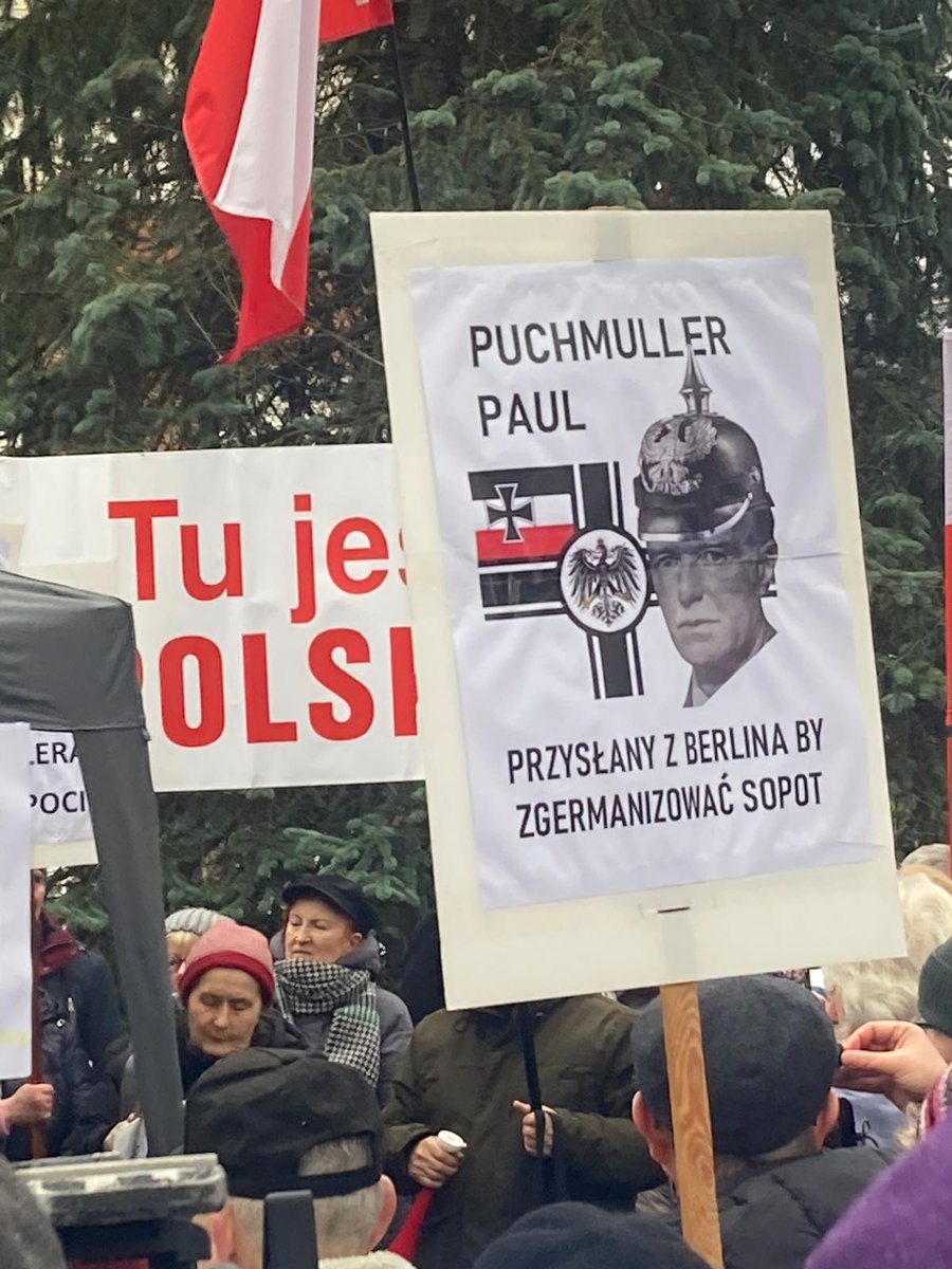 To się po prostu nie mieści w głowie! Tuskowcy chcieli dokonać kolejnego aktu proniemieckiego hołdu — tym razem w Sopocie.
Te przejawy folwarcznej mentalności są naprawdę niebywałe: szukają każdej okazji, byle tylko przypodobać się swoim niemieckim panom.

Radni związani z