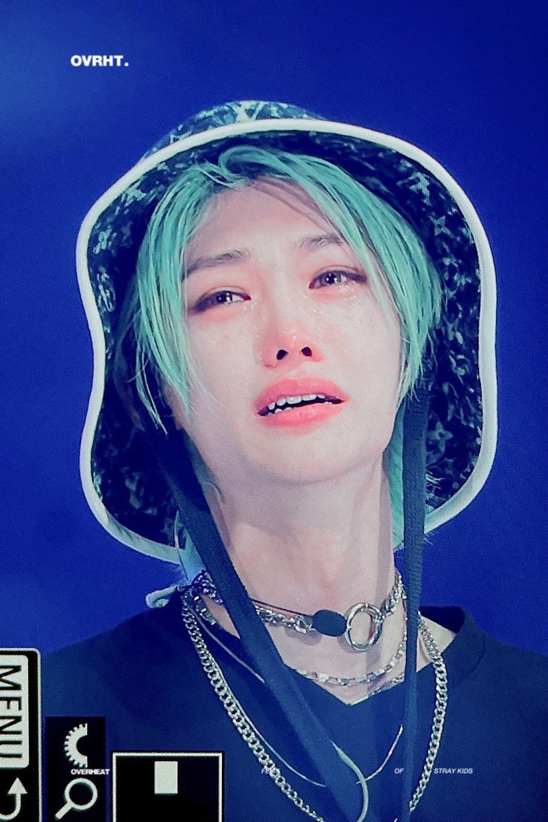 mokbuboki's tweet photo. 몇 년이 지나도 온 얼굴로 우는 그런 바보가 있어 https://t.co/JN7UaHXWDU
