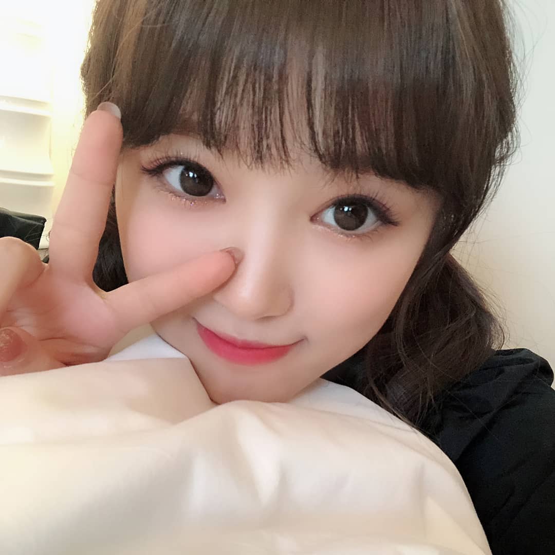 prawan263's tweet image. 181129 - IZ*ONE IG

instagram.com/p/Bqwn5HoBA5n/

잠깐 내렸던 눈처럼
기습적으로 찾아온
나코의 얼굴 공격!

瞬間降ってきた雪のように、
奈子の顔も一瞬お披露目！

#나코 #なこ
#矢吹奈子 #YabukiNako #야부키나코
#IZONE #아이즈원 #アイズワン