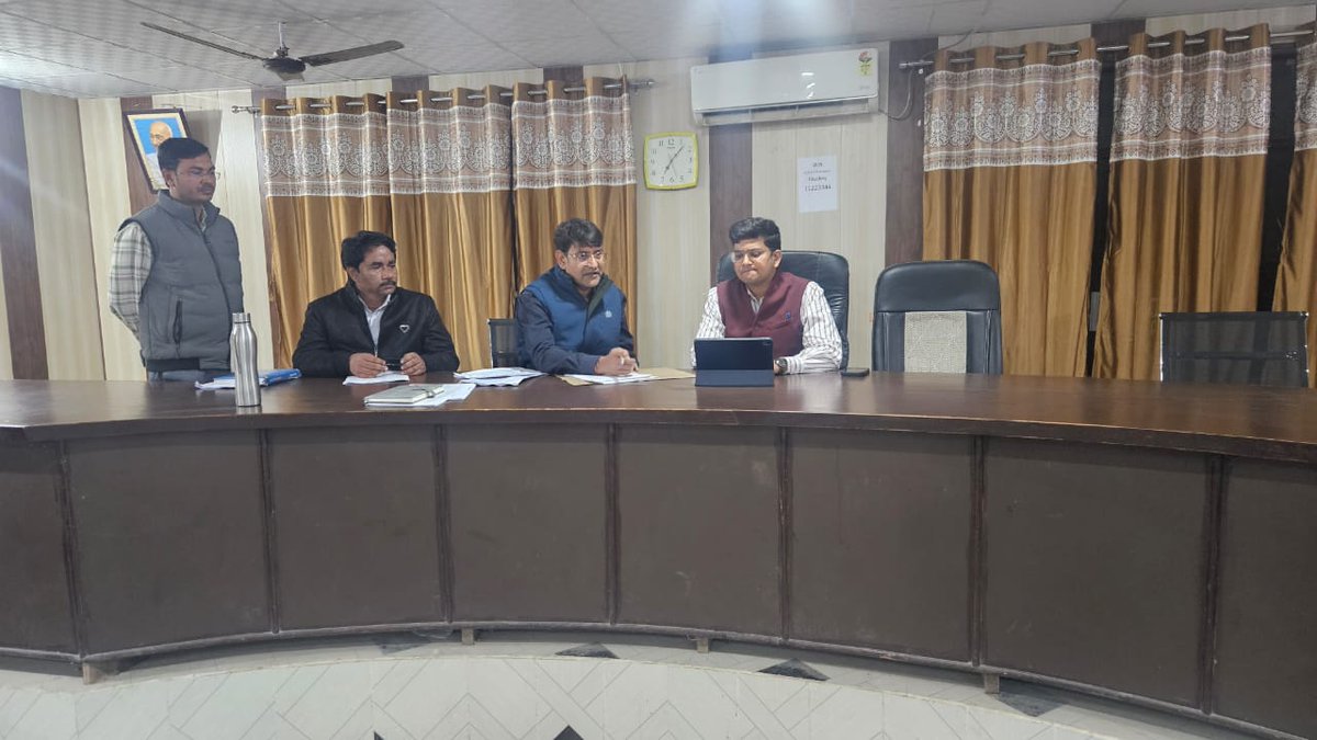 dmsid1's tweet photo. दिनांक 29.11.2025 को विशेष प्रगाढ़ पुनरीक्षण अभियान-2025 (SIR) के अंतर्गत तहसील शोहरतगढ़  के मतदाता पंजीकरण केन्द्र का निरीक्षण कर सम्बन्धित को आवश्यक निर्देश दिया। @CMOfficeUP @UPGovt @InfoDeptUP https://t.co/gpQuVcW96s