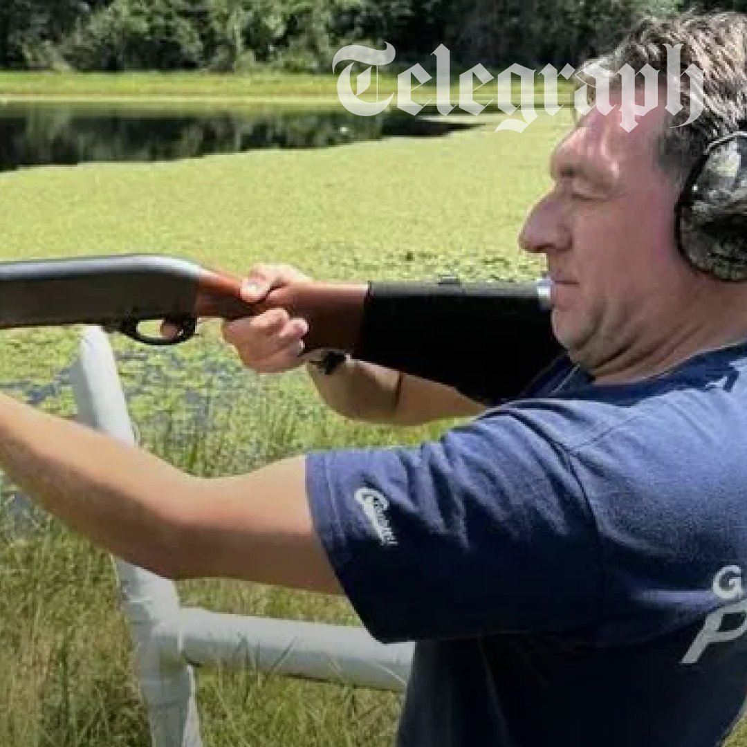 BROKENBRITAIN0's tweet image. So today in Broken Britain 🇬🇧 

An IT consultant was AREESTED in BRITAIN for POSING WITH A GUN IN AMERICA ON HOLIDAY❗️

However, A LITERAL COUNCILLOR posed with an AK-47 AND THAT WAS ALL FINE AND DANDY 👍 

OUR COUNCILS AND GOVERNMENTS ARE INFILTRATED, GET THEM ALL OUT NOW ⚠️