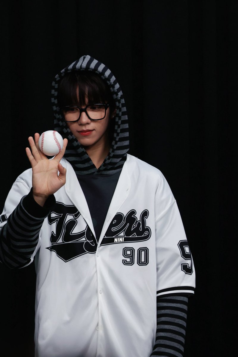 niniiny_'s tweet image. 可以教我打棒球嗎學長⚾️
#JL #제이엘