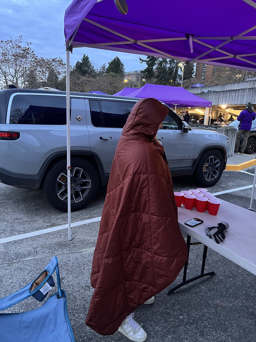 360Kyle's tweet image. It’s a layer on top of your layers tailgate morning.  Let’s get it dawgs!