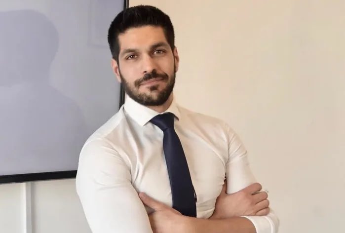 TEMA OJEDA: Informes de constitucionalistas Ruben Correa Freitas y Jaime Sapolisnki. 

Los Informes afirman que los Senadores No están impedidos de actuar en casos que hagan a su profesión

Eduardo Lust también constitucionalista, dijo que el Art. 124 “No afecta en nada a Ojeda”