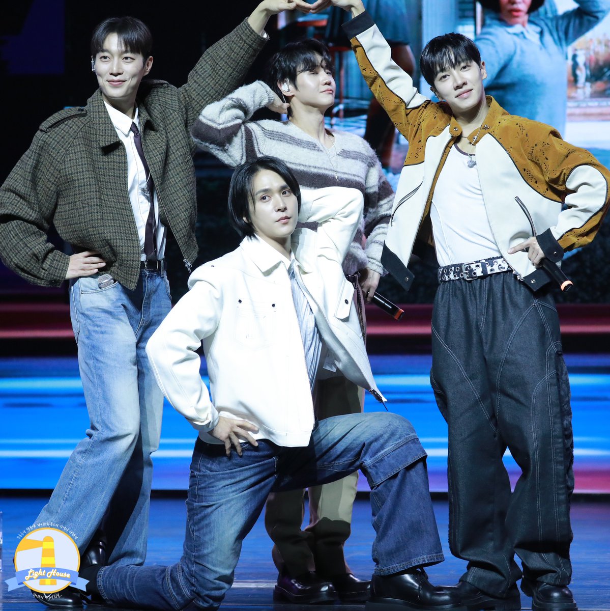 LIGHTHOUSE_66's tweet image. 251129 상하이 팬미팅 💙💛💚💜
제일 웃긴 4가좍들 ㅋㅋㅋ
#HIGHLIGHT #하이라이트 #BEAST #비스트 
#윤두준 #양요섭 #이기광 #손동운