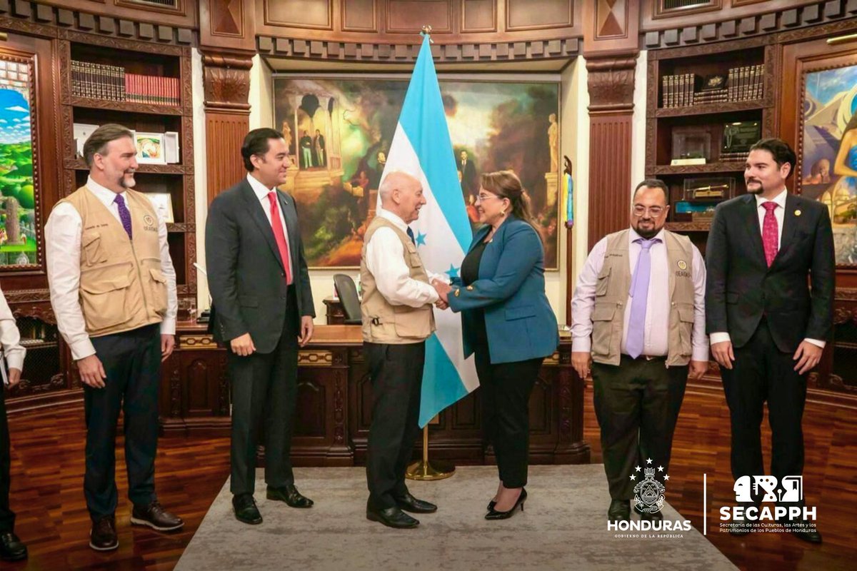 SECAPPH's tweet image. #SECAPPHINFORMA 🔴La presidenta @xiomaracastroz, recibió a la Misión de Observación Electoral de la Organización de Estados Americanos (OEA) en la antesala de las elecciones generales que se van a celebrar este domingo 30 de noviembre en el país. 🗳️🇭🇳

🔺La delegación continental…