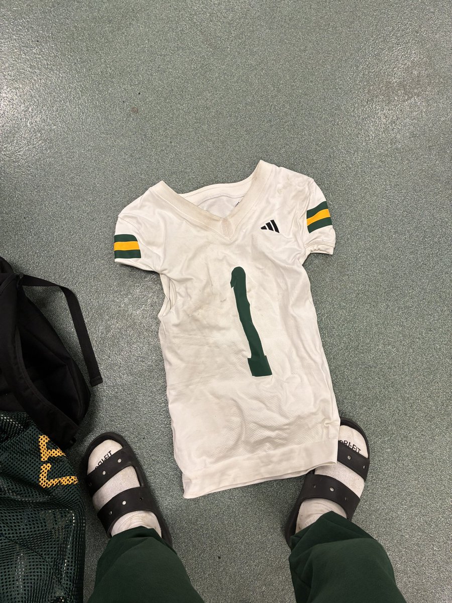 Ma1ikjoseph's tweet image. It’s been a hell of a ride Cecilia💔 thank you @ceciliafootball ♾️  #1out #senior