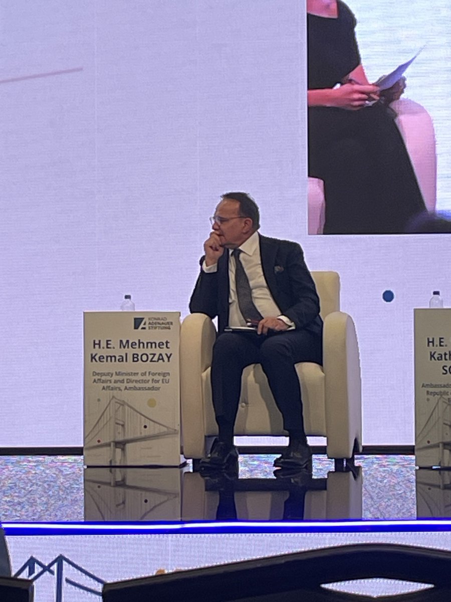 Türk Dışişleri Bakan Yardımcısı Bozay: 

“Avrupa ülkelerinin bazıları AB ve Türkiye arasındaki enerji ve ulaşım konularındaki yüksek düzeyli diyalog toplantılarını bloke etti”