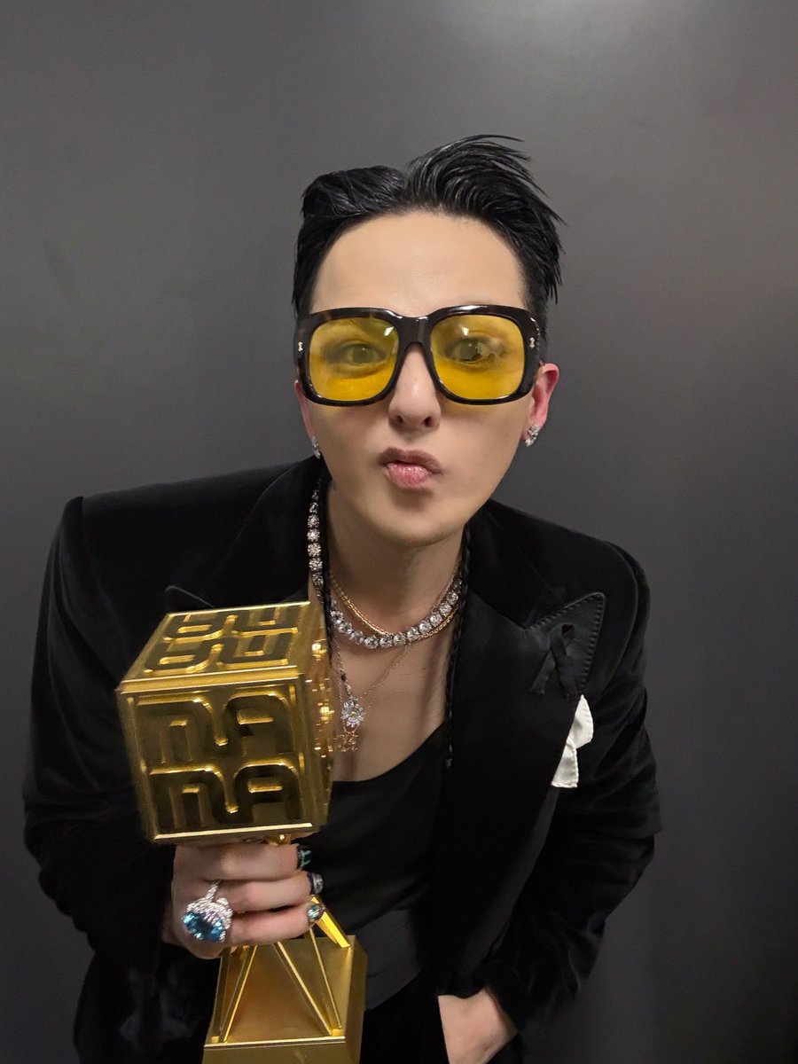 gdpdates's tweet image. ✉️ | 251129

“Fam, thanks for all the love this year. Next year, I’ll come back with my friends to hang out and party. 

🏆🏆🏆🏆”