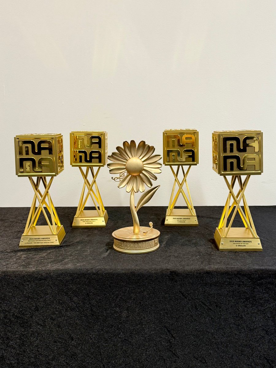 gdpdates's tweet image. ✉️ | 251129

“Fam, thanks for all the love this year. Next year, I’ll come back with my friends to hang out and party. 

🏆🏆🏆🏆”