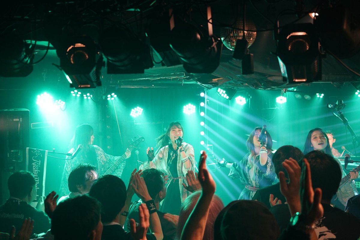 RAIDEN_0917's tweet image. ⚡11/29(土)⚡

【@下北沢VOICE FACTORY】
#CherryBomb 鈴木玲那Birthday Special

1.Different
2.サンダーボルト
3.R.I.P
4.紅蓮華
5.極彩Beat
6.残響UTOPIA

En.リベンジマッチ（セッション）

ありがとうございました!

#RAIDEN_雷電
#RAIDENfeatRiskyMelody