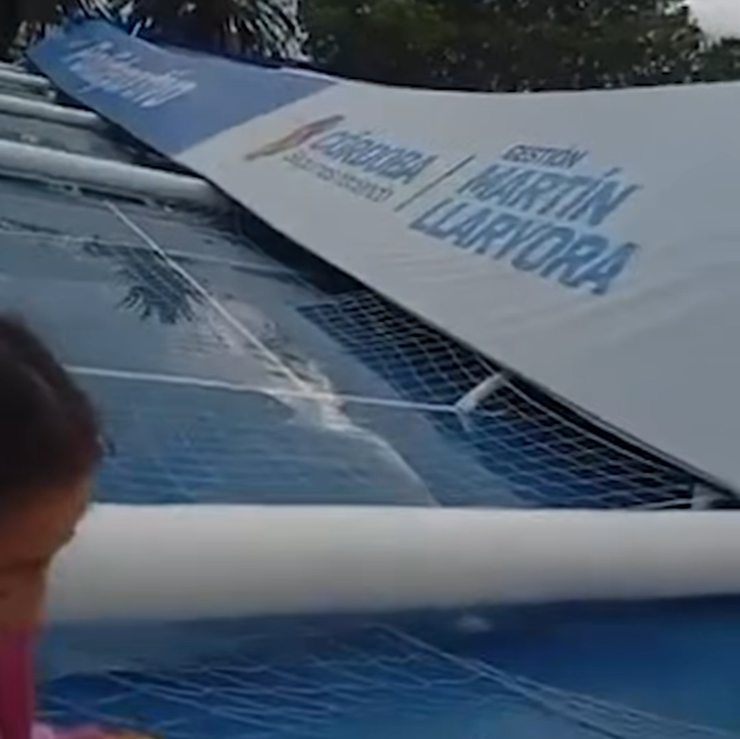 "GESTIÓN <a href="/MartinLlaryora/">Martín Llaryora</a>"

A los #cordobeses, nos salen caras las obras improvisadas y sin control de seguridad.
Siempre el peronismo haciendo obras a contrarreloj en tiempos electorales, solo para mostrar que hacen algo y lo que hacen, lo hacen mal.