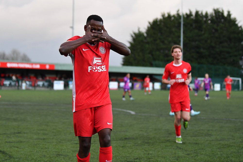 QuornAFC's tweet image. 34’ 3 goals in 5 days now for Simeon Cobourne.

📸 @kimberphotos 

Quorn 2-1 @stivestownfc 

#WeAreQuorn #QuornFC #TheMethodists⛪ #TheReds🔴 #TheStottoStadium 🏟