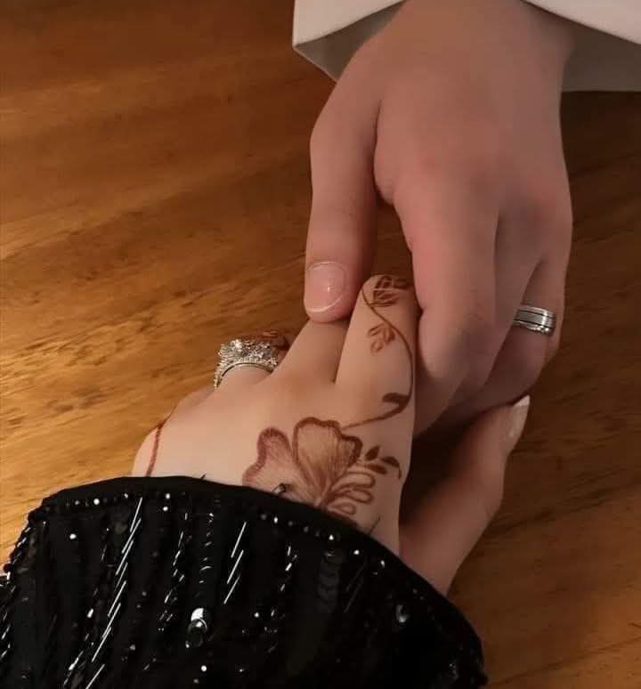 نظر سے دور ھو کر بھی وہ تیرا روبرو رہنا
کسی کے پاس ھونے کاسلیقہ ھو تو ایسا ھو

#یارمن
#آغوش_ادب