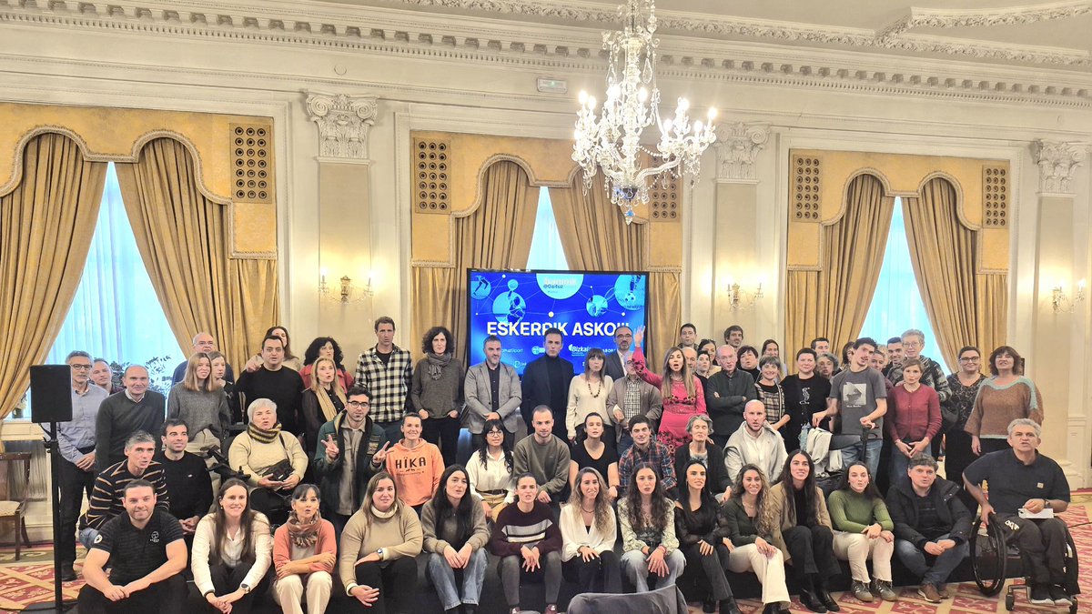 <a href="/GaituzSport/">GaituzSport</a> <a href="/Amparosuaymad/">Amparo Suay</a> <a href="/Fekoor/">FEKOOR</a> <a href="/Marfert/">Marta Fernández Rivera</a> <a href="/XSalaimartin/">Xavier Sala-i-Martin</a> <a href="/GLagunduz/">Grupo Lagunduz</a> Bizitza osoa, benetako inklusioaren alde.
Denok artean lortuko dugu.