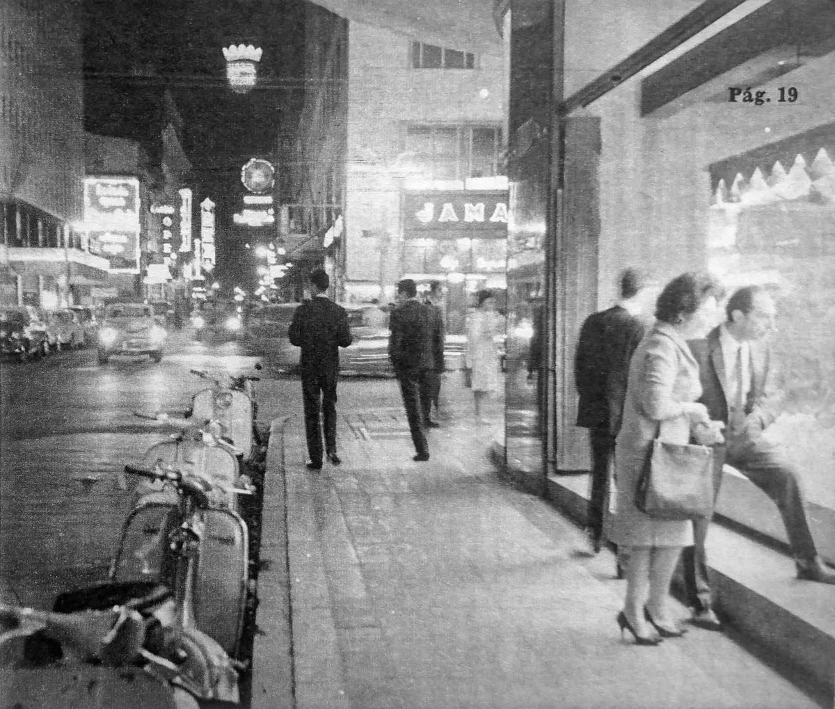 AestheticChile's tweet image. Ua Noche en Huerfanos y Estado. Santiago. 1963