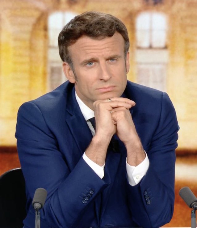 dannyconversano's tweet image. Bordel, j&apos;avais oublié la gueule arrogante de ce con face à Marine Le Pen, en 2022, pendant le débat.
Cet air de dire sans le dire : &quot;mais qu&apos;est-ce que vous racontez comme sottises, madame ?&quot;
Trois ans plus tard, le pays est à moitié ruiné, Manu a changé quinze fois de premier…
