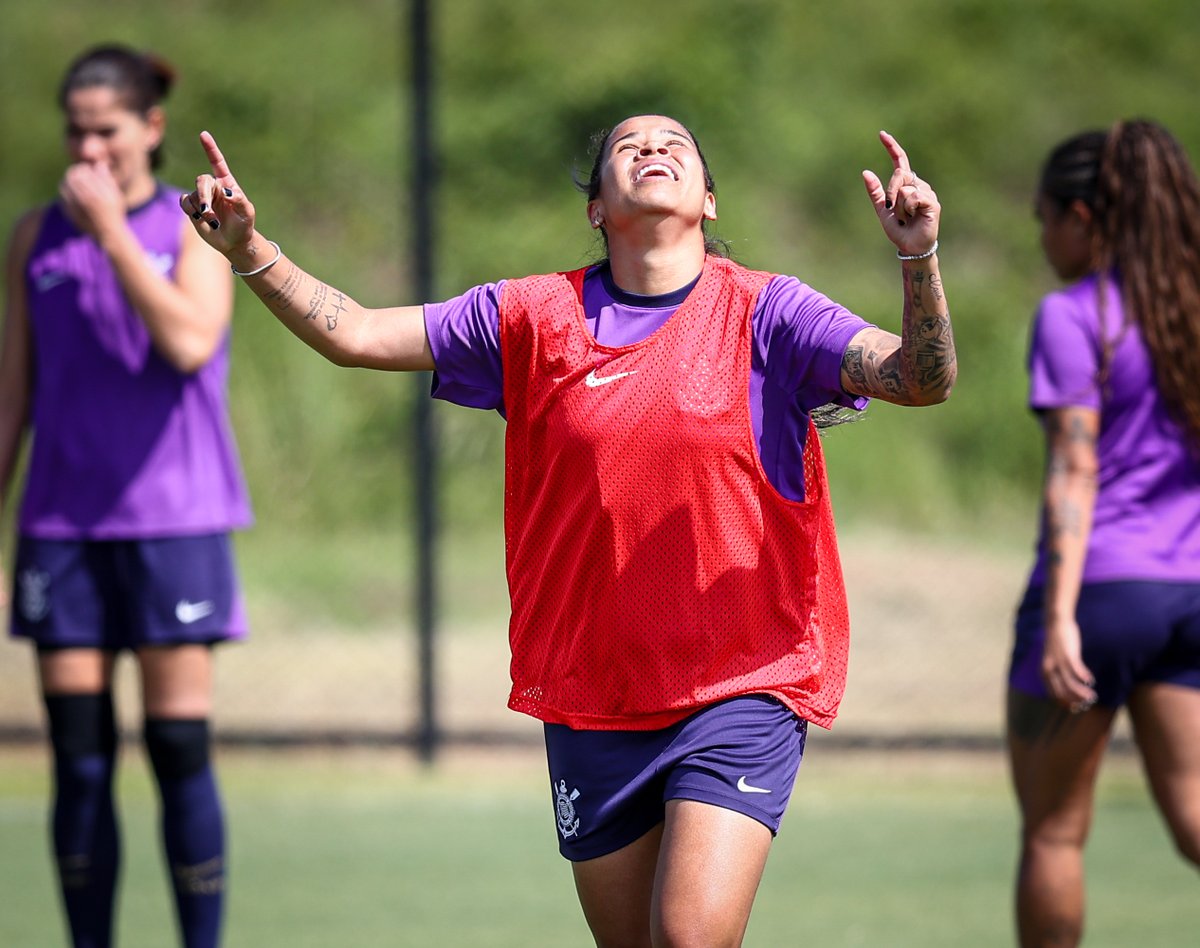 Quando você lembra que nesta semana vai encontrar a Fiel nas arquibancadas 🙌🏾

Quinta-feira, às 21h30, é dia das Brabas na Neo Química Arena e nós contamos com o apoio de vocês 🫶🏾

📸 - Rodrigo Gazzanel/Corinthians

#AsBrabas
#VaiCorinthians
