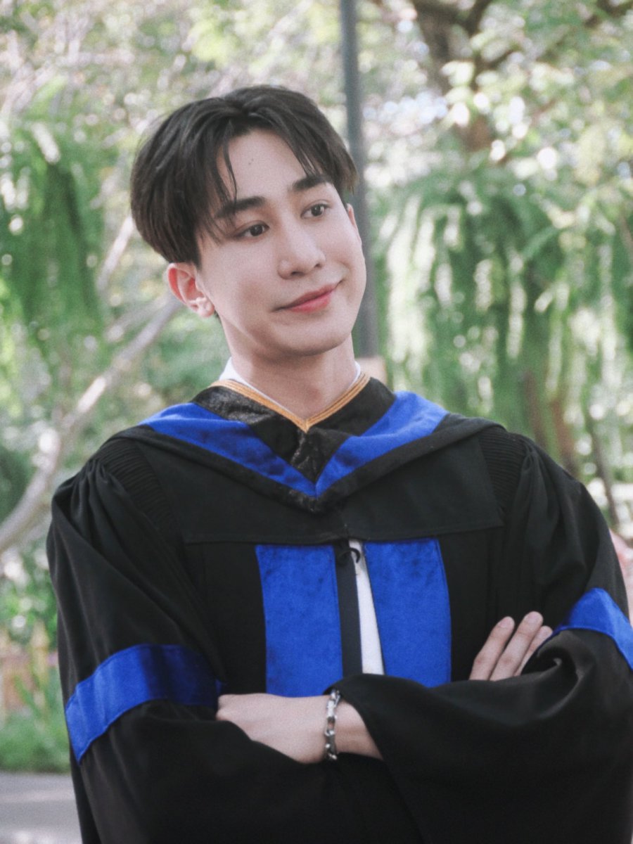 praewnpp's tweet image. ตั้งแต่วันแรกจนตอนนี้ก็ยังภูมิใจในไกด์เสมอ ที่ผ่านมาเก่งมากแล้วนะ จะมองดูความสำเร็จอยู่ตรงนี้แหละ ไม่ต้องห่วงเลย 🤍✨ @kc_guide 

#GuideGraduation #Guidekc 
#GuideKantapon