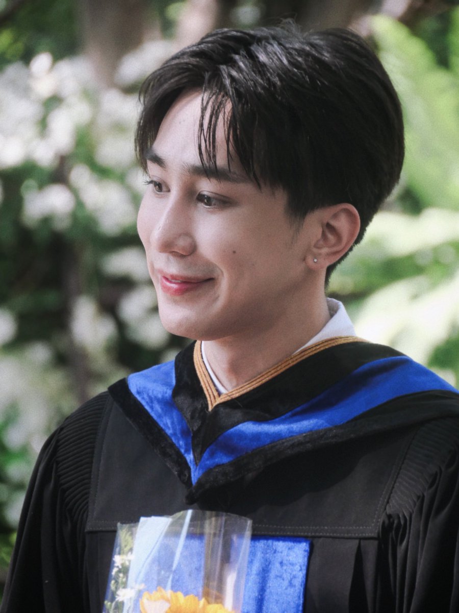 praewnpp's tweet image. ตั้งแต่วันแรกจนตอนนี้ก็ยังภูมิใจในไกด์เสมอ ที่ผ่านมาเก่งมากแล้วนะ จะมองดูความสำเร็จอยู่ตรงนี้แหละ ไม่ต้องห่วงเลย 🤍✨ @kc_guide 

#GuideGraduation #Guidekc 
#GuideKantapon