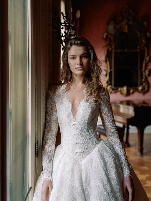 الفَيونكة تسرق الأضواء في فساتين الزفاف .. لمسة أنثوية تحاكي أناقة عروس 2026 وتمنحها طابعاً عصرياً ساحراً 