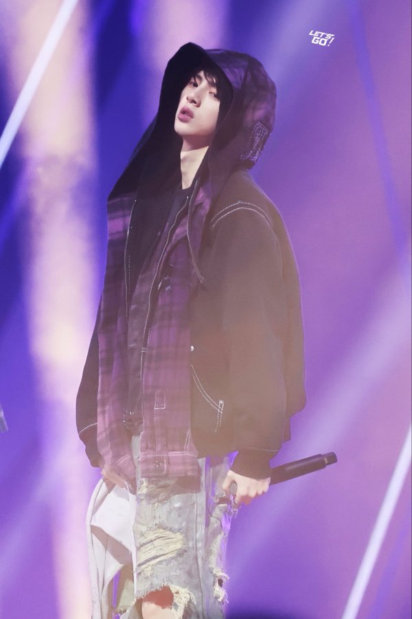 hoonbbei's tweet image. Sumpah bighit naikin gaji stylist juhoon 😭