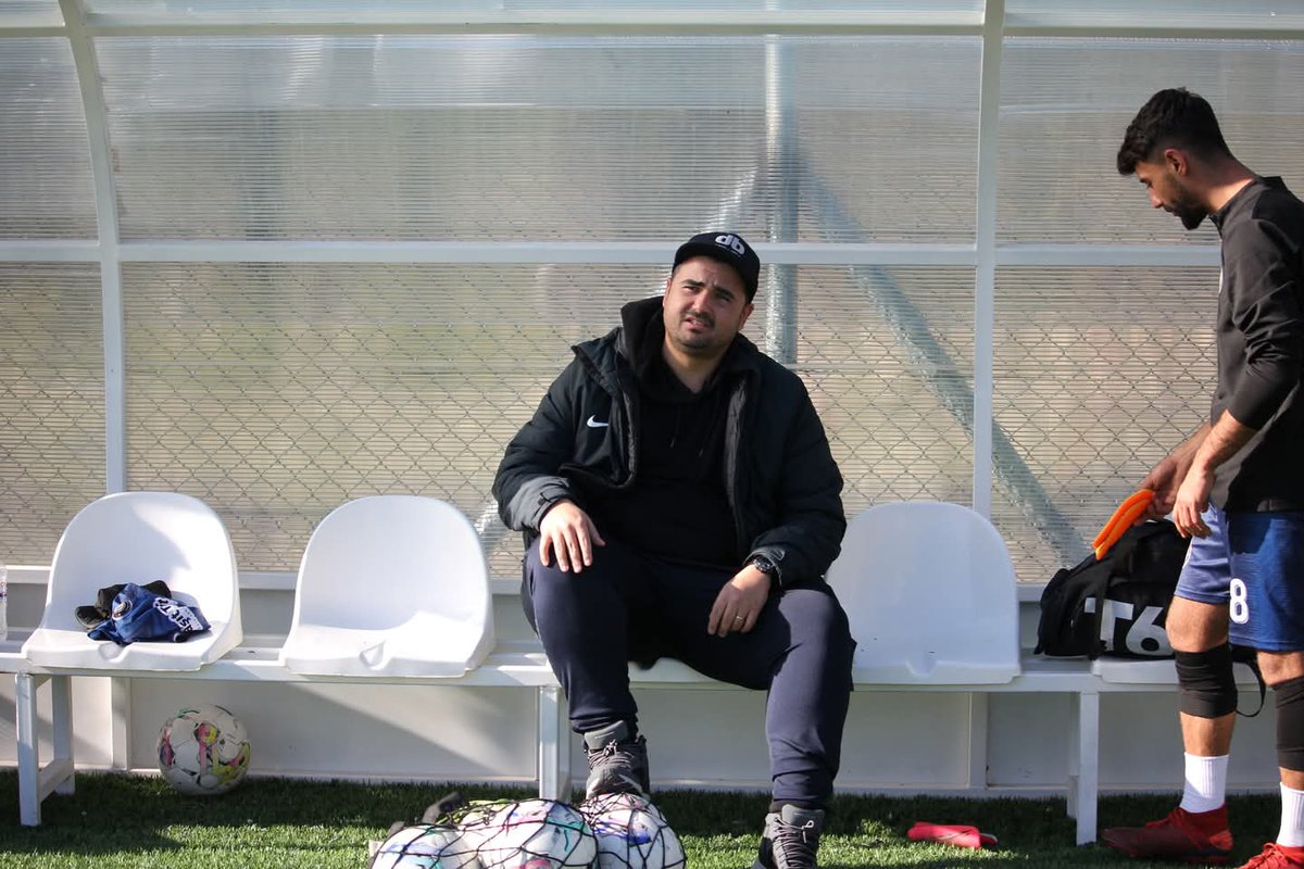 EnginErdem07's tweet image. Marcelo Bielsa: Gerçek Bilgi ve İlham
​Son zamanlardaki yoğun scouting çalışmalarımın yanı sıra, Marcelo Bielsa'nın demeçlerini araştırıyor ve analiz ediyorum. Futbol serüvenimde deneyimleri incelemeye ve yol haritamda onlardan ilham almaya büyük önem veriyorum.