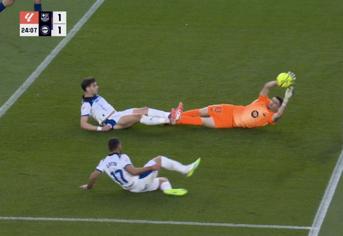 📸 - THIS IS ONE OF THE BEST SAVES OF THE SEASON SO FAR!