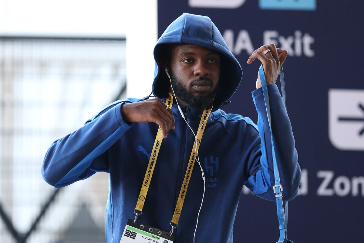 أفضل مدافع سعودي بالتاريخ مسألة وقت باذن الله