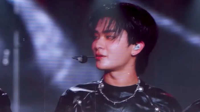 kh1ovele's tweet image. หล่อมาก ㅠㅡㅠ