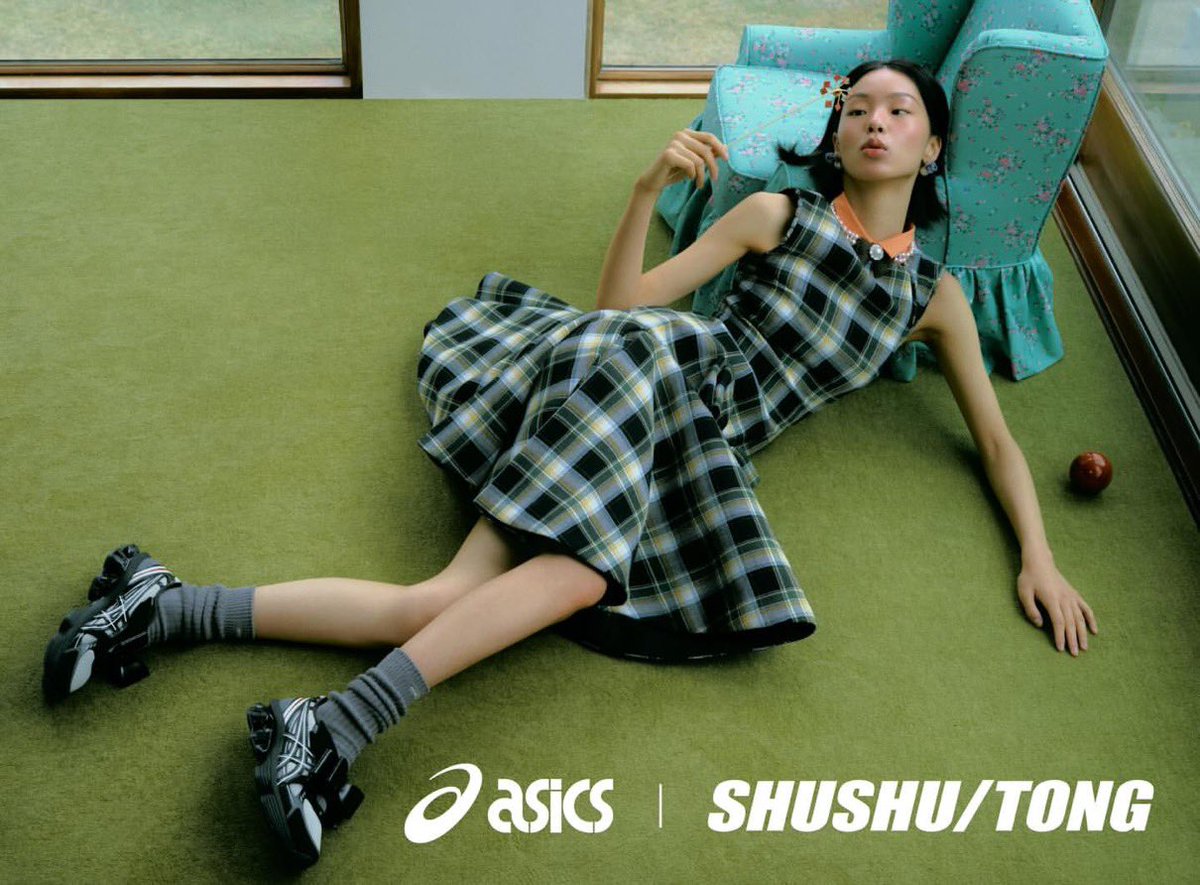 SHUSHU/TONG x Asics リボンをあしらった Gel-Kinetic Fluent が現地 