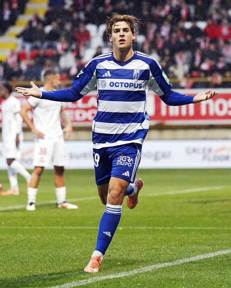 Día 1 en el Reino de León 

No ha pegado ojo 🤷🏻‍♂️🦁