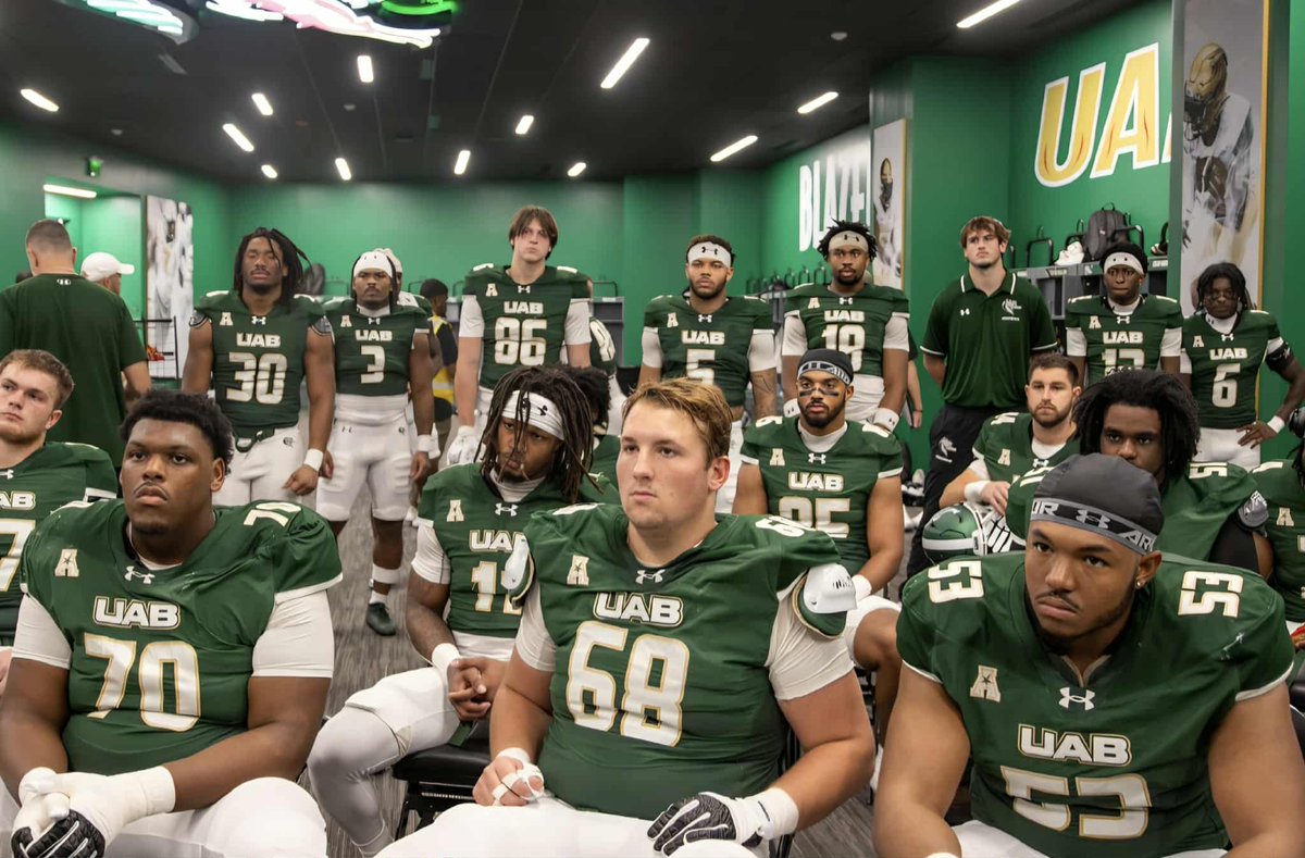 Amari_Brundidge's tweet image. Gameday! 2P.M. @espn+. Rough year in the record books but I have grown and learned a tremendous amount in 2 seasons. Thank you to every @UAB_FB fan for your support and know as long as there is a system for a 6'0 225lb violent powerback that loves contact. I'm notgoing anywhere.
