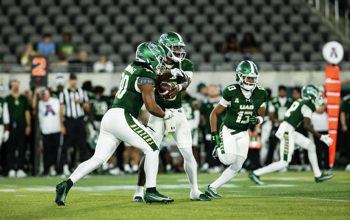Amari_Brundidge's tweet image. Gameday! 2P.M. @espn+. Rough year in the record books but I have grown and learned a tremendous amount in 2 seasons. Thank you to every @UAB_FB fan for your support and know as long as there is a system for a 6'0 225lb violent powerback that loves contact. I'm notgoing anywhere.