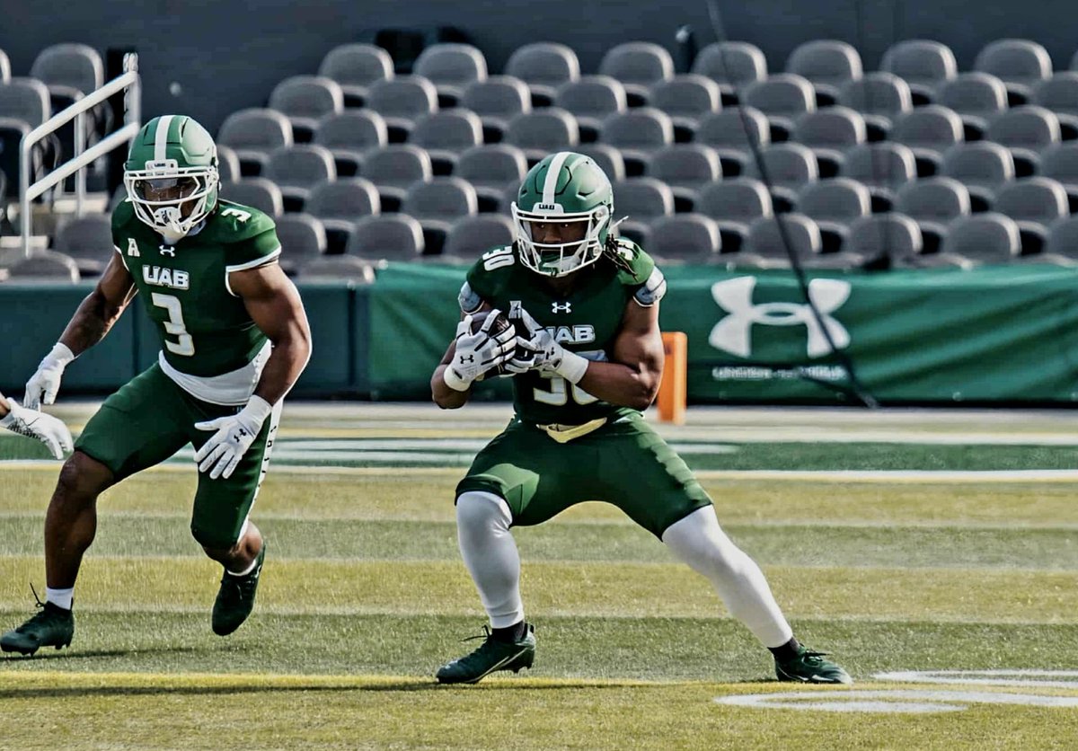 Amari_Brundidge's tweet image. Gameday! 2P.M. @espn+. Rough year in the record books but I have grown and learned a tremendous amount in 2 seasons. Thank you to every @UAB_FB fan for your support and know as long as there is a system for a 6'0 225lb violent powerback that loves contact. I'm notgoing anywhere.