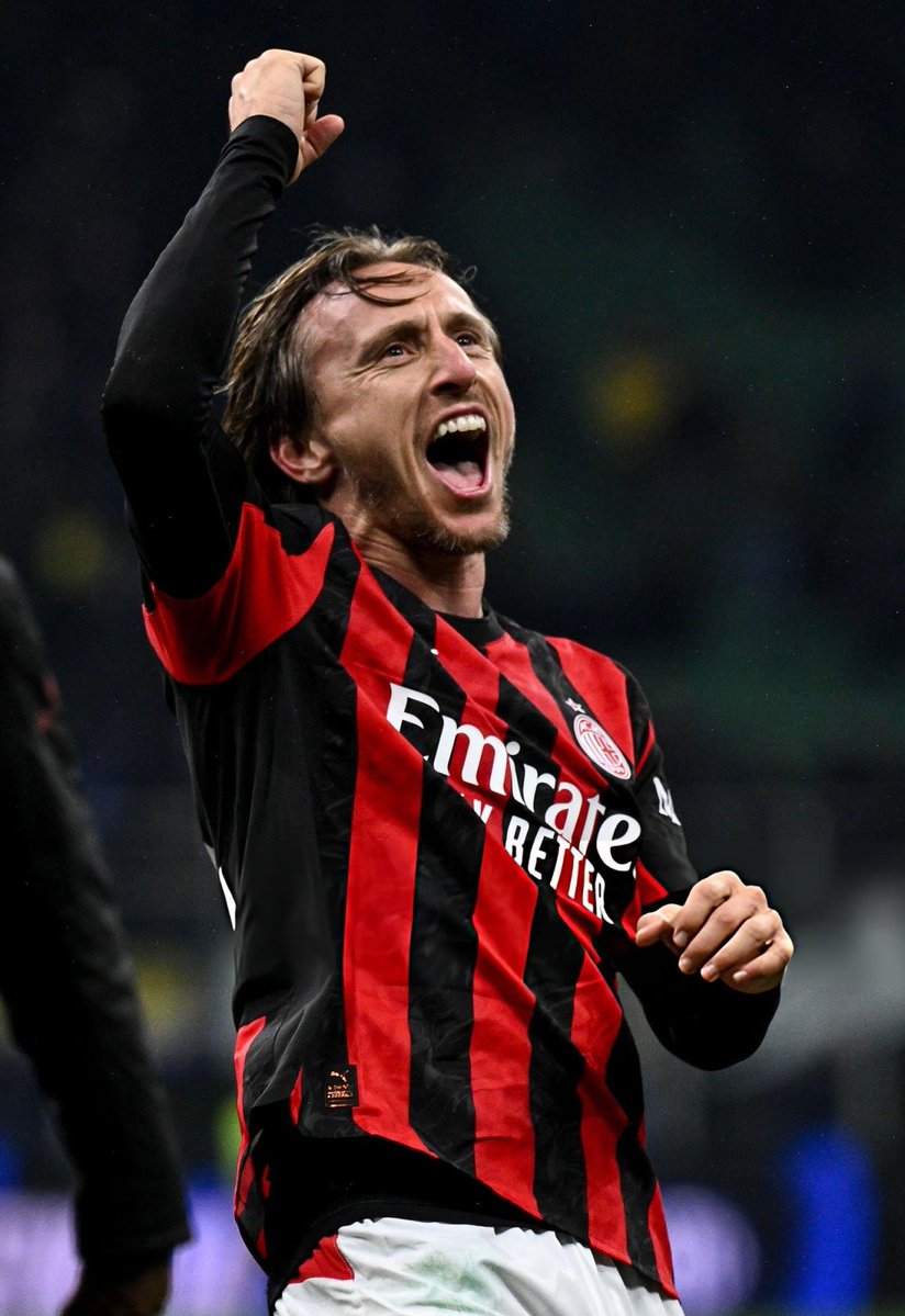 EleModric's tweet image. Best midfielder in the world plays tonight