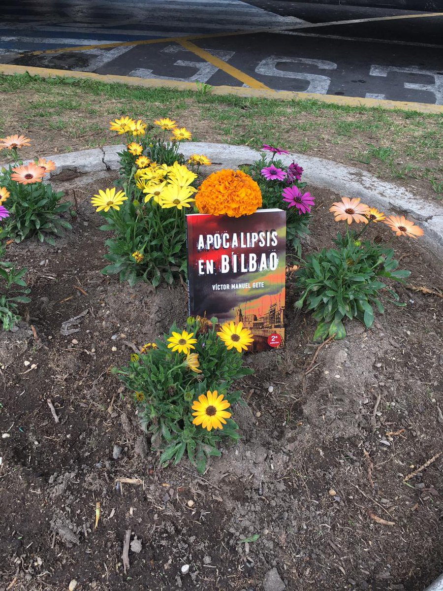 VicGete's tweet image. Fotos bonitas que me mandan de #ApocalipsisenBilbao ¡Disfruta de la lectura!

#terror #zombies #novela #Bilbao #libro