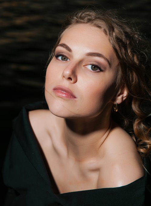 الرقبة والصدر أول من يظهر عليه علامات التقدم بالسن.. إليك خطوات جمالية بسيطة للعناية بهذه المناطق. اكتشفيهم وشاركينا: هل تعتنين بهما يوميًا؟ 