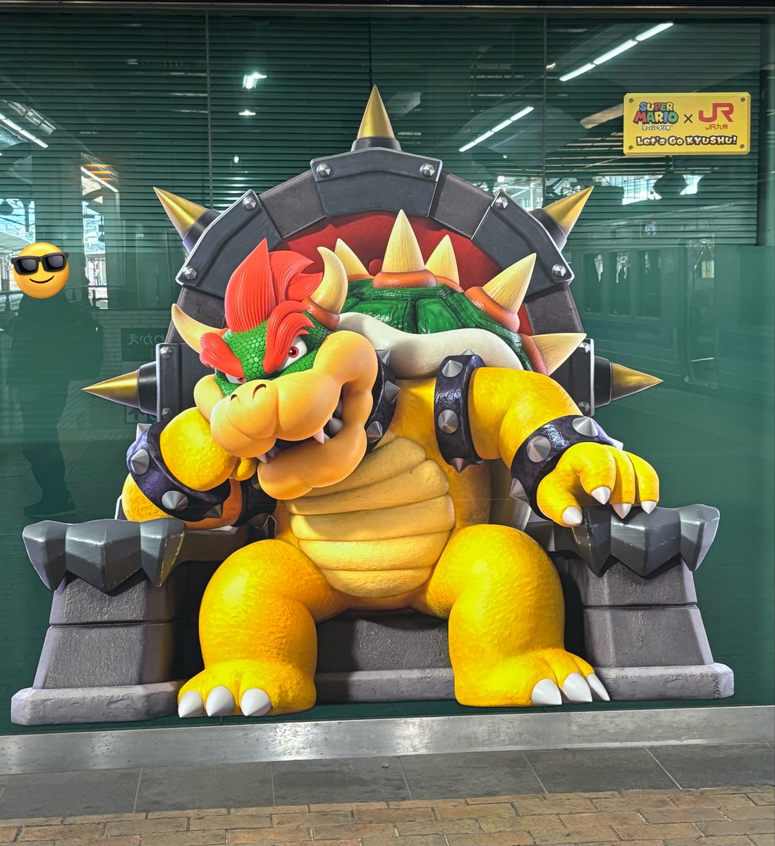 MARIO_suma2's tweet image. 小倉駅にはデッカいクッパがいた！！
玉座にどっしり座るクッパデカいしカリスマ性高いしでめちゃくちゃカッコ良かったなぁ